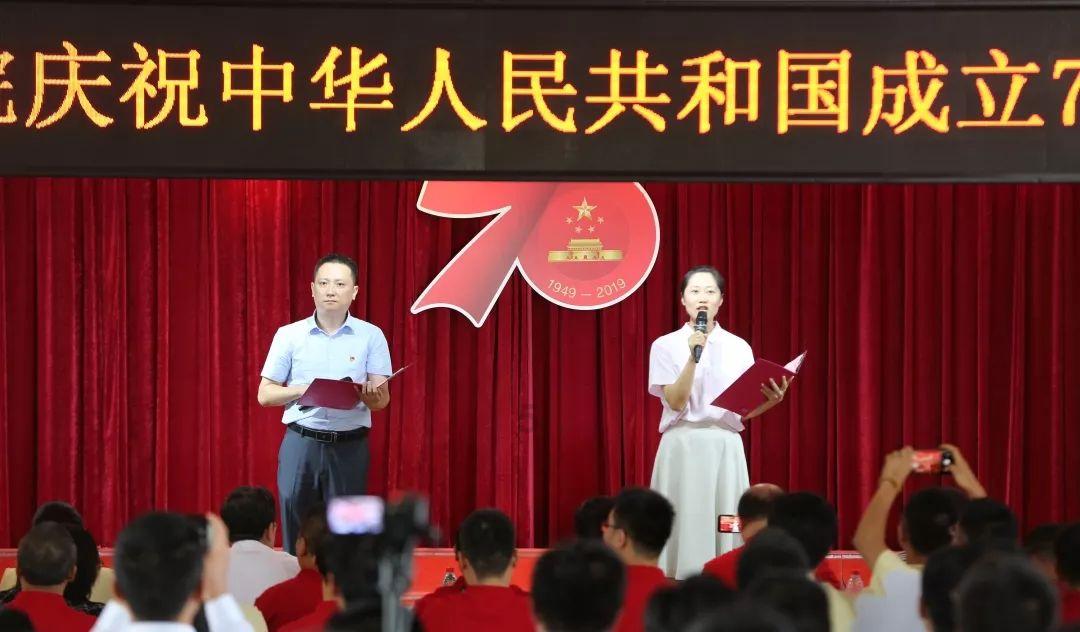 那英周笔畅一起聚餐，她们二人一起参加了什么节目？游戏画面