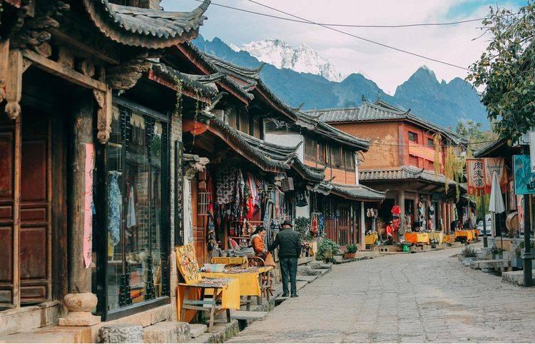 愿受一身寒 换得万家暖,“铁道卫士”扫雪除冰
